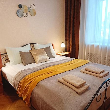Old Town Retreat With Stunning Views 2 Bedroom Apartment Nearby The Church Of Saint Peter Riga Eksteriør bilde