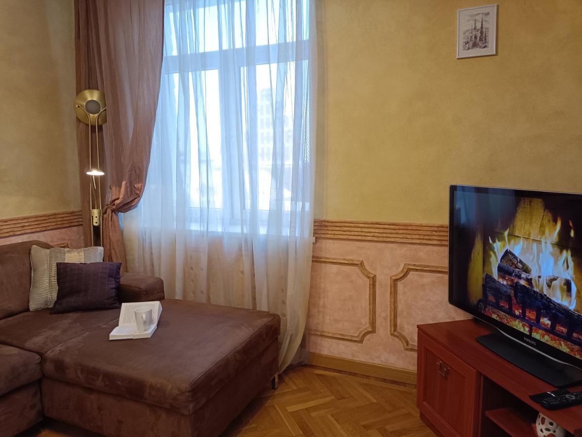 Old Town Retreat With Stunning Views 2 Bedroom Apartment Nearby The Church Of Saint Peter Riga Eksteriør bilde