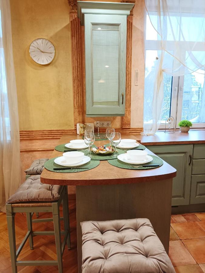 Old Town Retreat With Stunning Views 2 Bedroom Apartment Nearby The Church Of Saint Peter Riga Eksteriør bilde