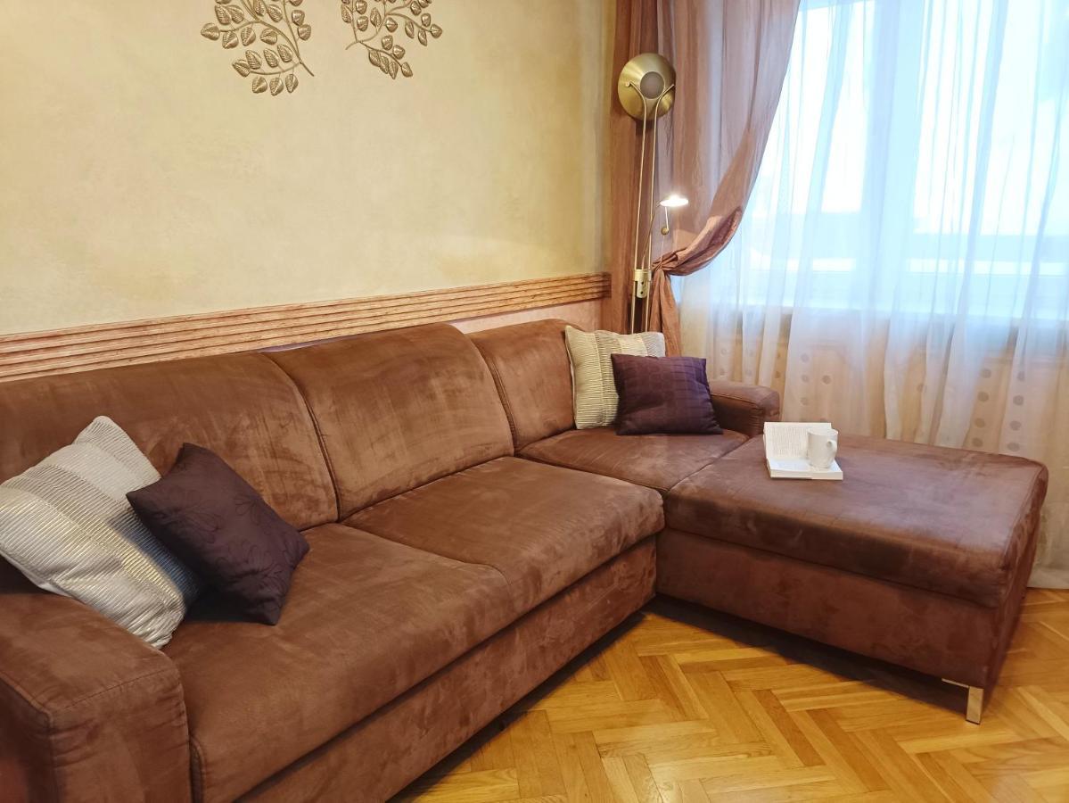 Old Town Retreat With Stunning Views 2 Bedroom Apartment Nearby The Church Of Saint Peter Riga Eksteriør bilde