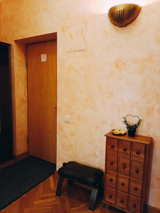 Old Town Retreat With Stunning Views 2 Bedroom Apartment Nearby The Church Of Saint Peter Riga Eksteriør bilde
