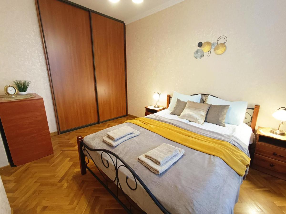 Old Town Retreat With Stunning Views 2 Bedroom Apartment Nearby The Church Of Saint Peter Riga Eksteriør bilde