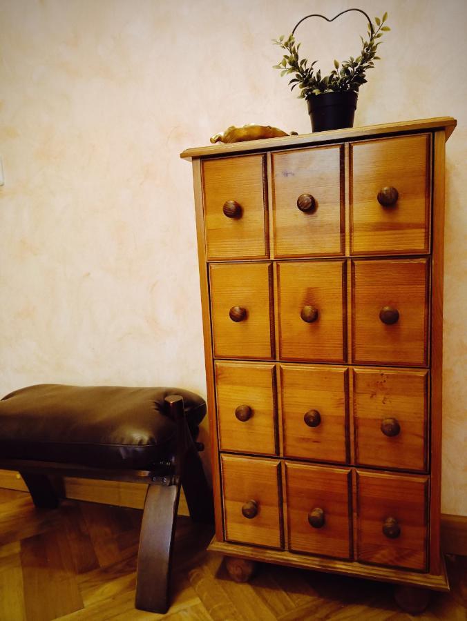 Old Town Retreat With Stunning Views 2 Bedroom Apartment Nearby The Church Of Saint Peter Riga Eksteriør bilde