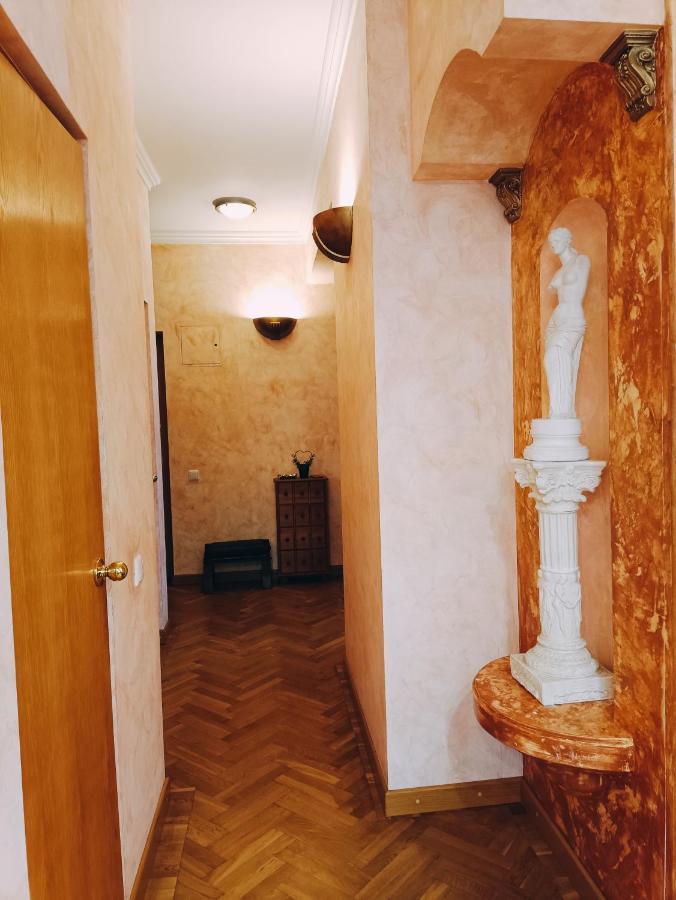 Old Town Retreat With Stunning Views 2 Bedroom Apartment Nearby The Church Of Saint Peter Riga Eksteriør bilde