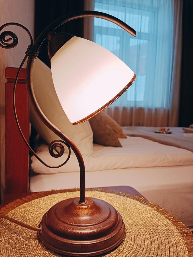 Old Town Retreat With Stunning Views 2 Bedroom Apartment Nearby The Church Of Saint Peter Riga Eksteriør bilde